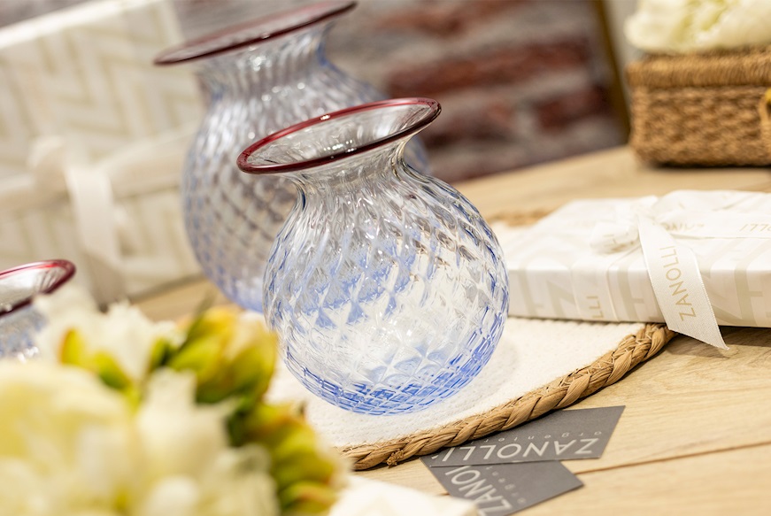 Vase Fiori Balloton Murano glass iceberg with red ring Venini