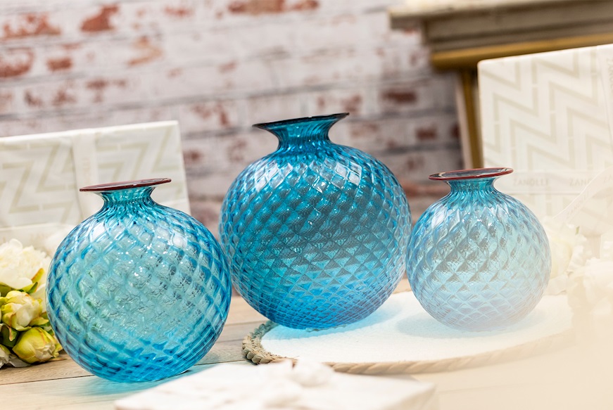 Vaso Monofiore Balloton vetro di Murano acquamare con filo rosso Venini