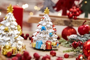 Idea regalo Natale Carillon albero di Natale con decori azzurri e rossi Selezione Zanolli