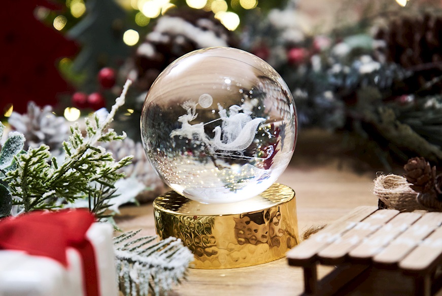 Sfera di cristallo Babbo Natale con incisione laser 3D e base in oro lucido Selezione Zanolli