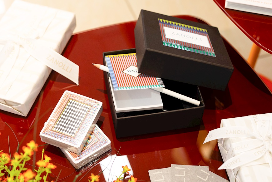 Set carte da gioco con block notes e matita Vesta
