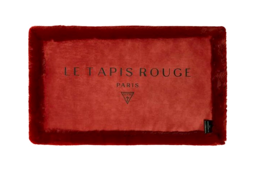 Le Tapis Rouge burgundy Guess