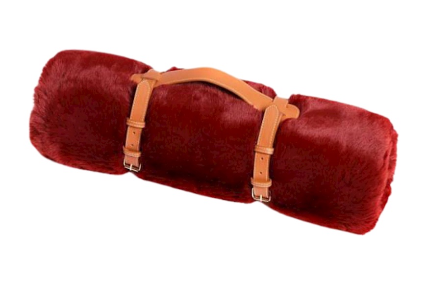 Le Tapis Rouge burgundy Guess