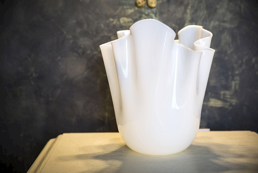 Vaso Fazzoletto vetro di Murano opalino lattimo Venini