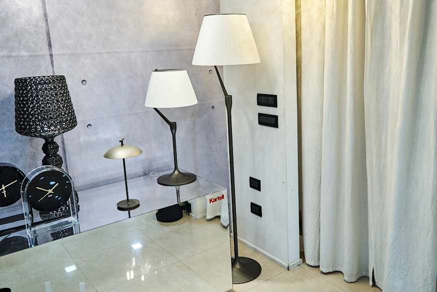 Lampada da terra Angelo Stone titanio Kartell
