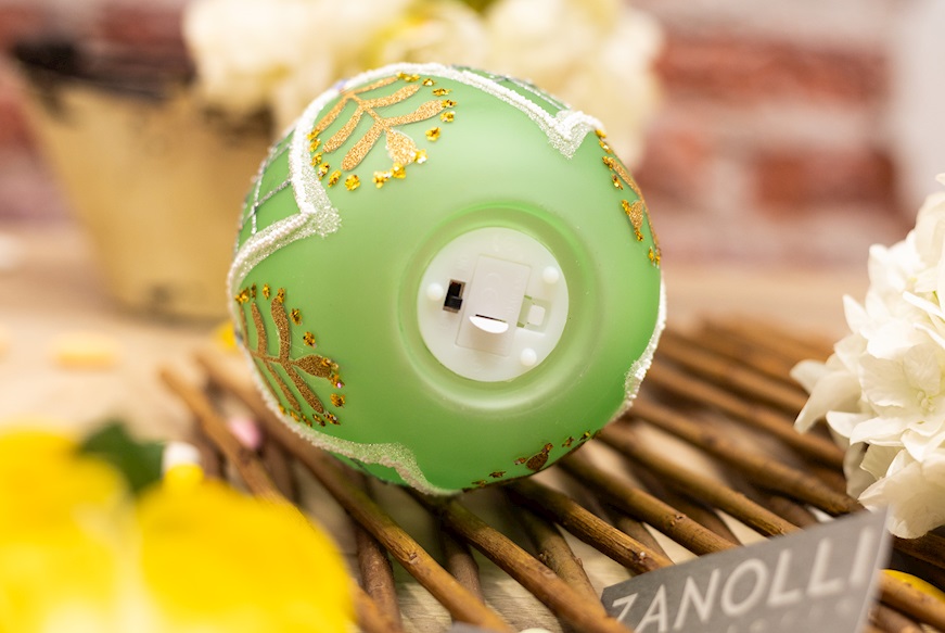 Idea Regalo Pasqua Uovo luminoso decorato verde con luce LED Selezione Zanolli