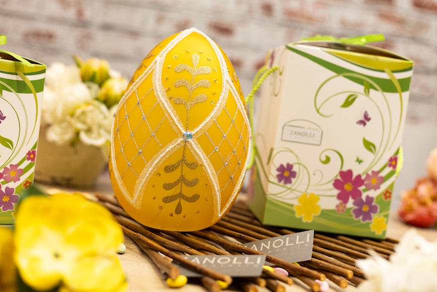 Idea Regalo Pasqua Uovo luminoso decorato giallo con luce LED Selezione Zanolli