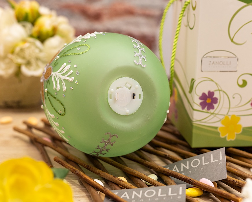 Idea regalo Pasqua Uovo luminoso decorato verde con luce LED Selezione Zanolli