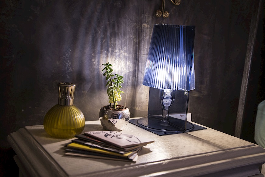 Lampada da tavolo Take ambra Kartell
