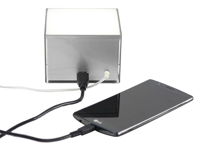 Lampada Usbox nera con presa USB Vesta