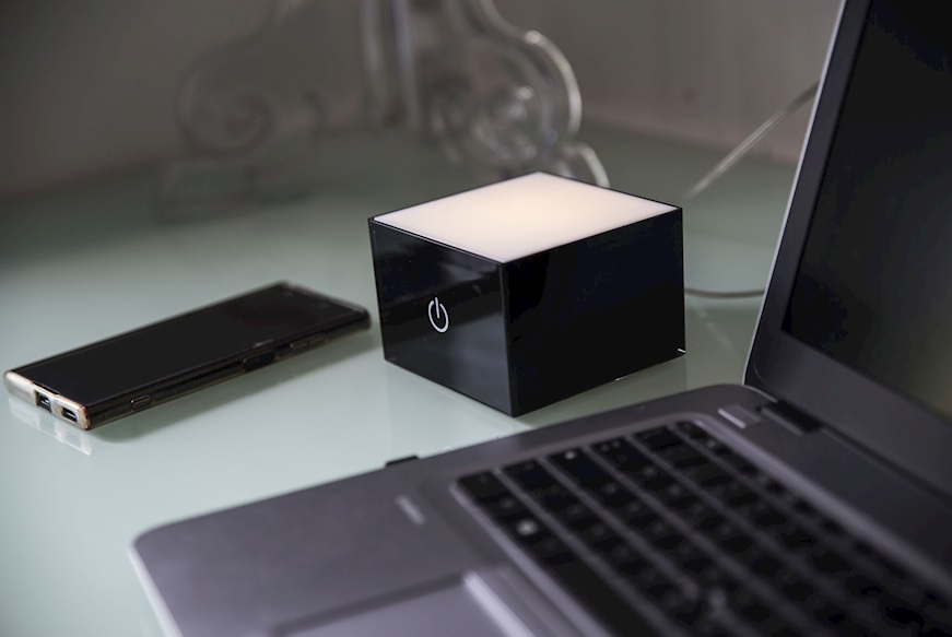 Lampada Usbox nera con presa USB Vesta