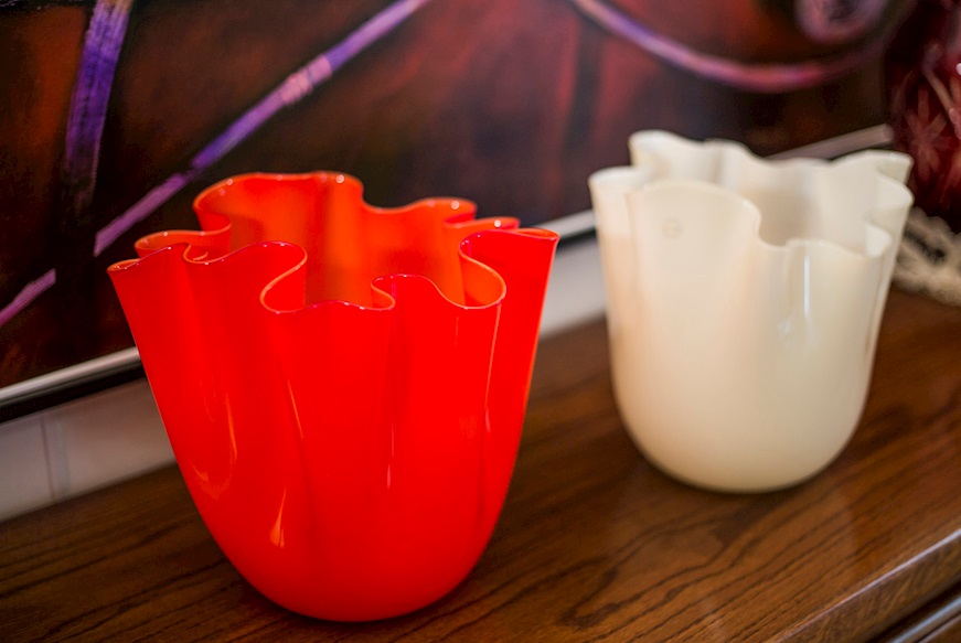 Vaso Fazzoletto vetro di Murano opalino rosso Venini