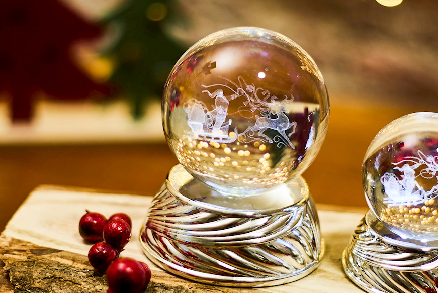 Idea regalo Natale Sfera di cristallo Slitta con luce LED Selezione Zanolli