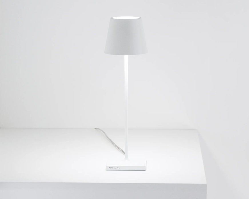 Lampada da tavolo Poldina con cavo bianco opaco con cavo Zafferano