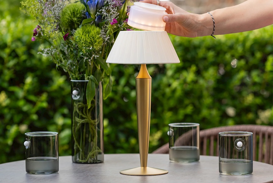 Lampada da tavolo Flaminia oro opaco Zafferano