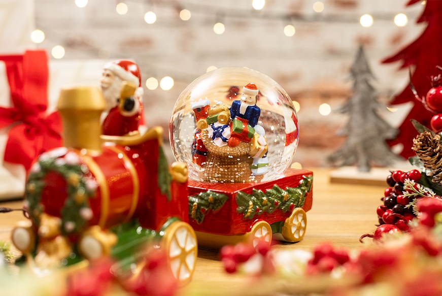 Snow Globe Christmas Toys porcelain Villeroy & Boch