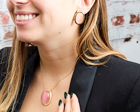 Collana ottone finitura oro con occhio di gatto rosa Sovrani