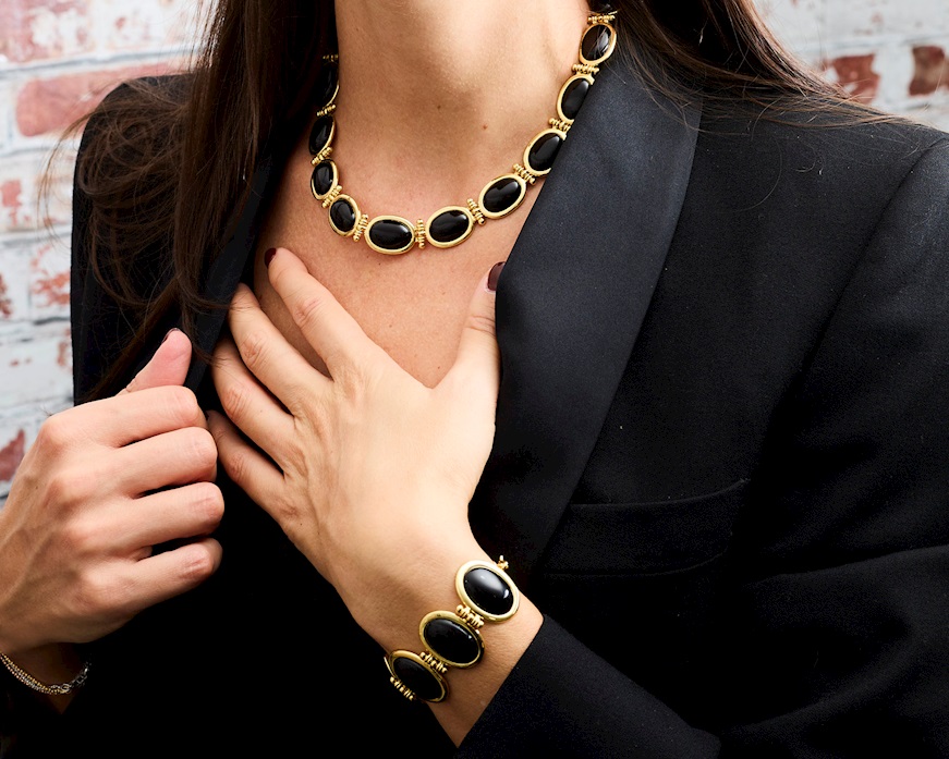 Collana ottone finitura oro con occhio di gatto nero Sovrani