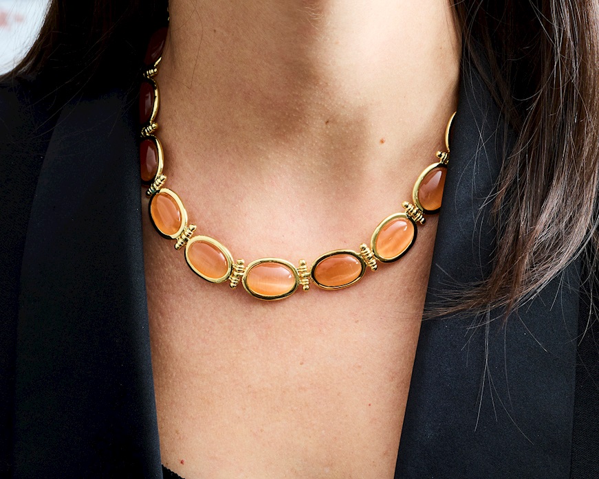 Collana ottone finitura oro con occhio di gatto arancio Sovrani