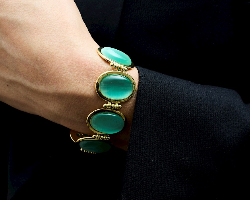 Bracciale ottone finitura oro con occhio di gatto verde acqua Sovrani