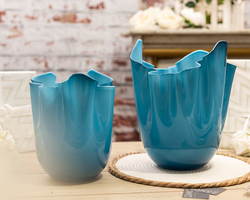 Vaso Fazzoletto vetro di Murano bicolore orizzonte interno acquamare Venini