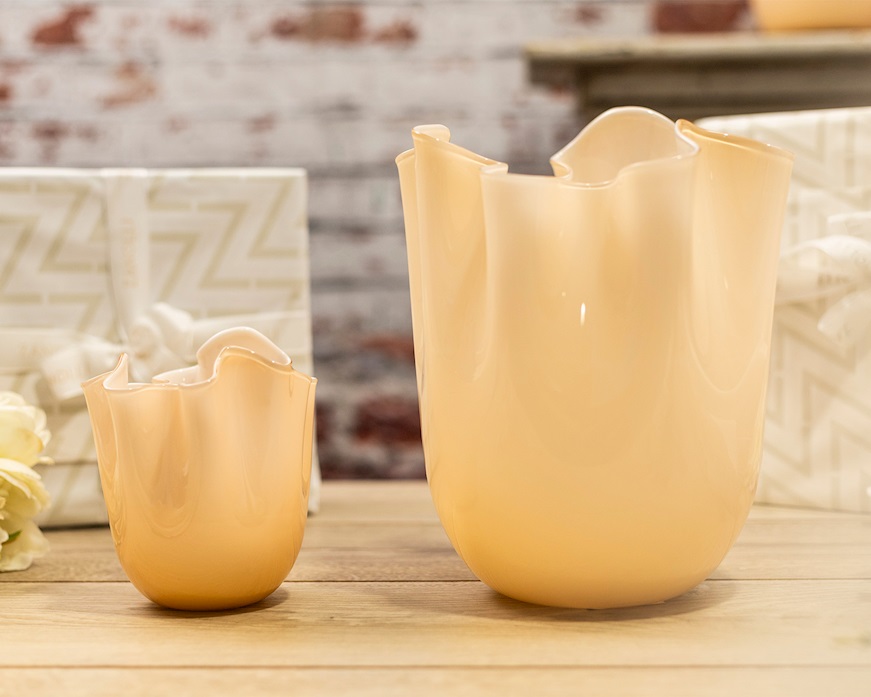 Vaso Fazzoletto vetro di Murano pesca e lattimo Venini