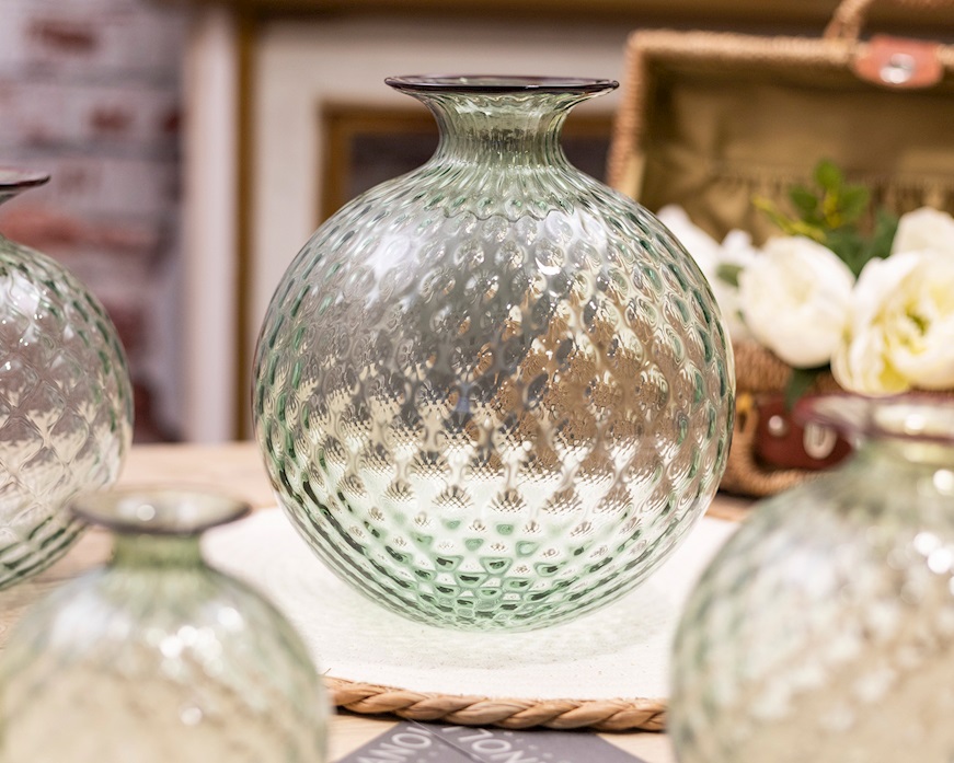 Vaso Monofiore Balloton vetro di Murano verde rio con filo rosso sangue di bue Venini