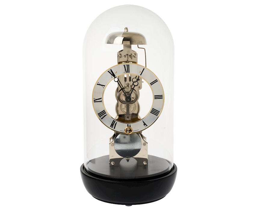 Orologio da tavolo in ottone e base nera Hermle