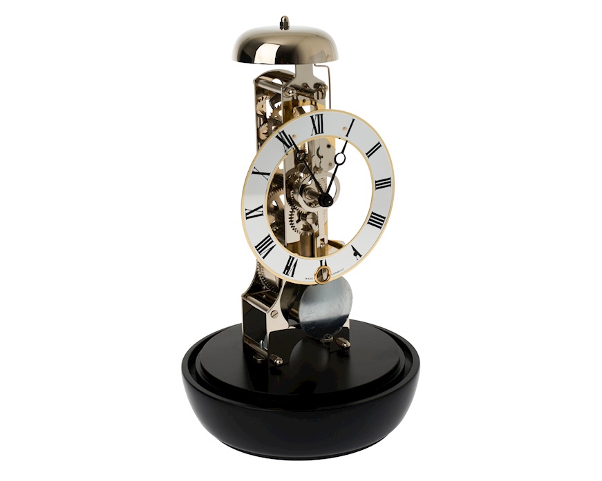 Orologio da tavolo in ottone e base nera Hermle