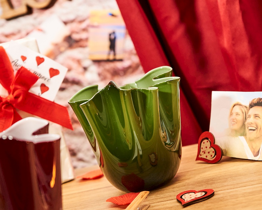 Vaso Fazzoletto vetro di Murano opalino verde mela Venini