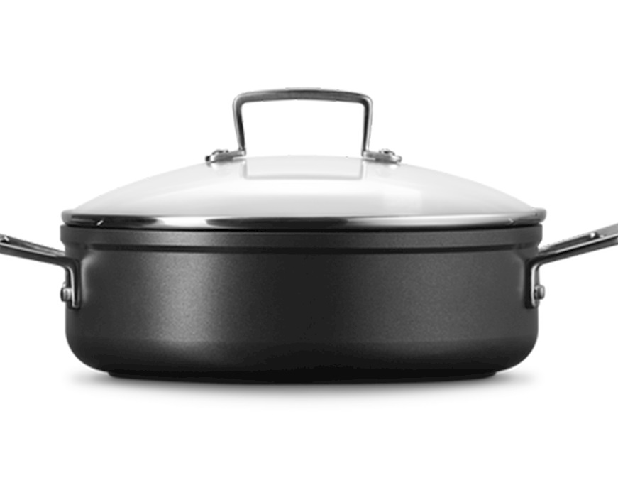 Sautè in non-stick alluminium black Le Creuset