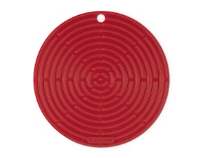Round trivet Classic silicone cerise Le Creuset