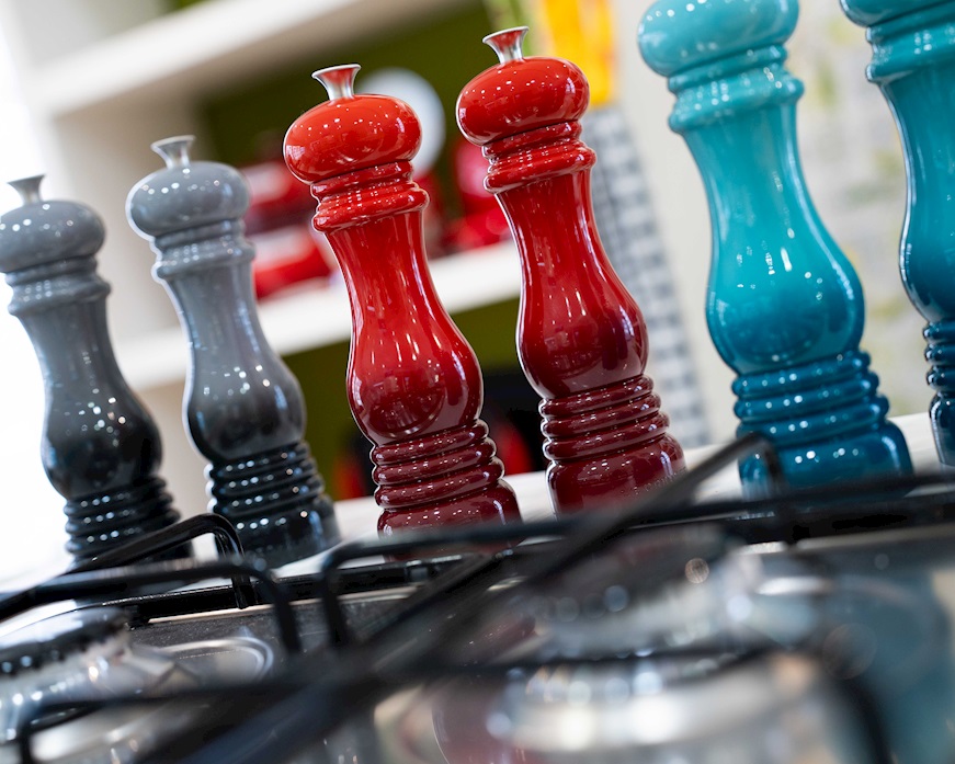 Pepper grinder cerise Le Creuset