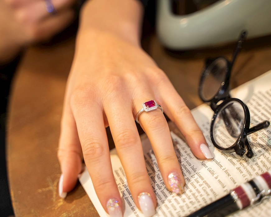 Anello Luce argento con cubic zirconia e zircone rubino Sovrani