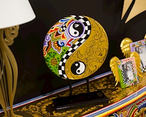 Yin-Yang hand painted Tom's Drag