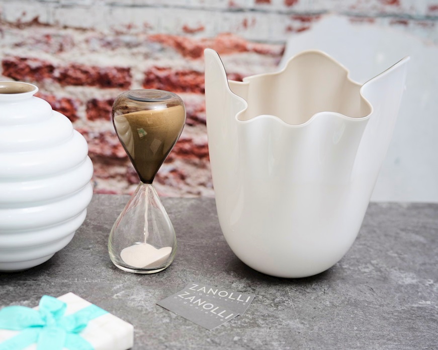 Vaso Fazzoletto vetro di Murano bicolore lattimo interno talpa Venini