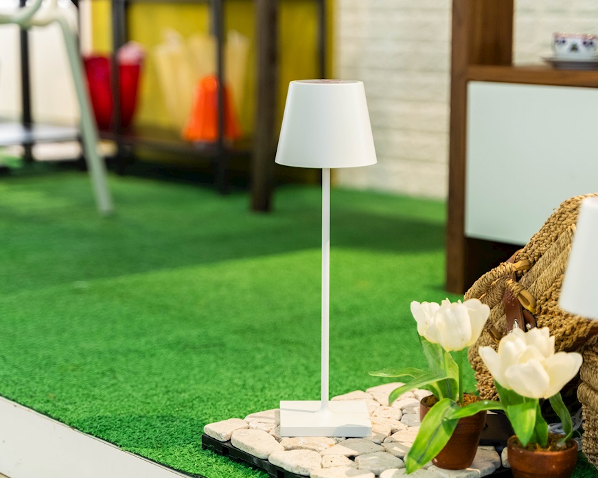 Lampada da tavolo Poldina Pro bianco opaco Zafferano