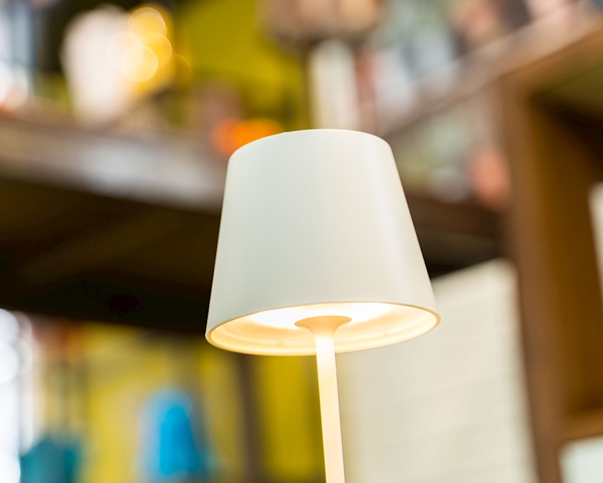 Lampada da tavolo Poldina Pro bianco opaco Zafferano