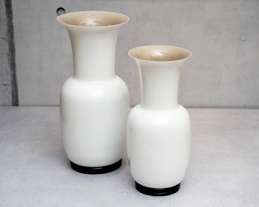 Vaso Opalino vetro di Murano lattimo e talpa Venini