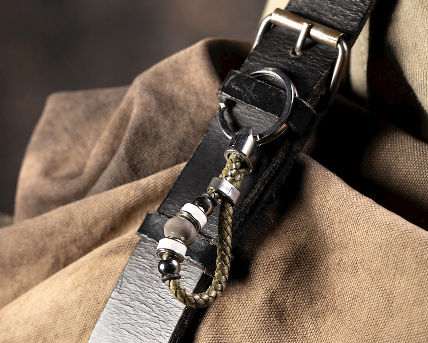 Portachiavi Flare vetro di Murano smalto bianco e pelle verde Murrina Murano Venezia