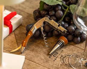 Levatappi Amico del Sommelier acciaio con tappo in legno Le Creuset