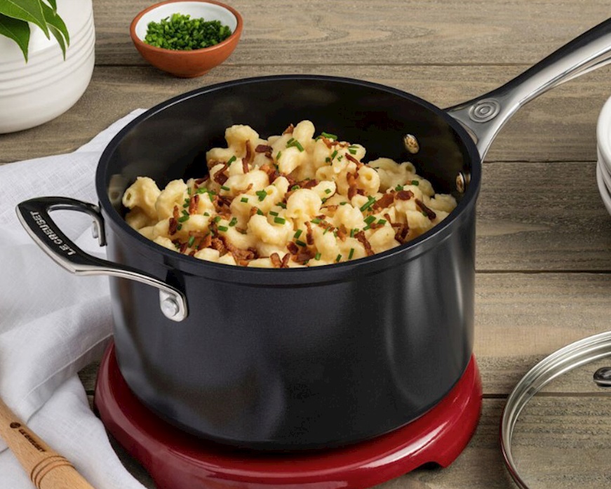 Casseruola manico lungo Essential in ceramica antiaderente con coperchio Le Creuset