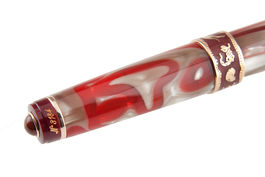 Penna stilografica Oceania rossa e sabbia screziata Aurora