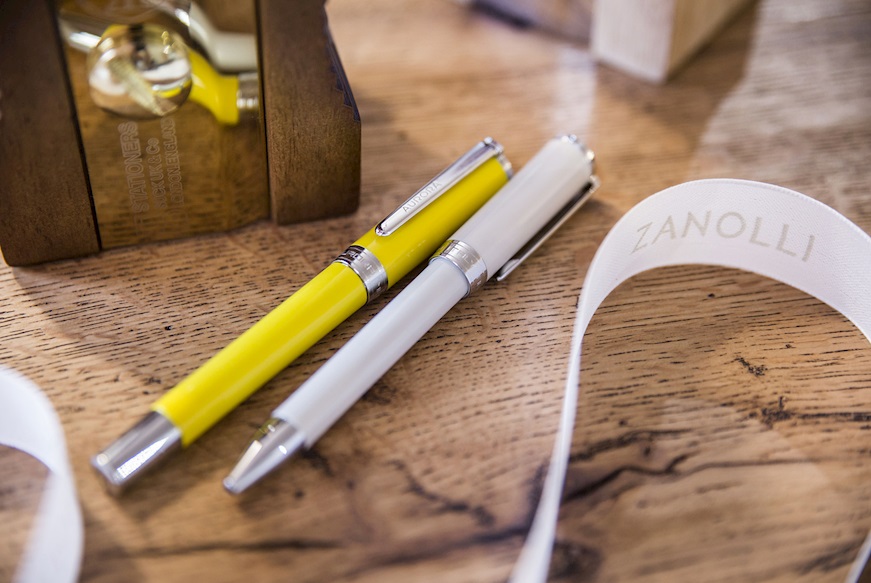 Penna a sfera Tu Resin bianca Aurora