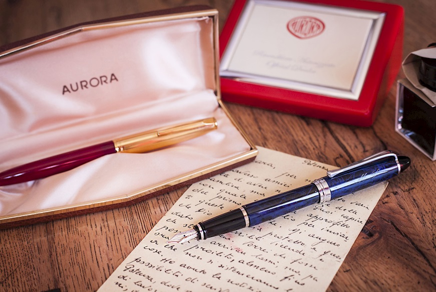 Fountain pen Ipsilon Lacca night blue Aurora