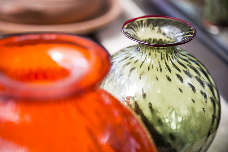 Vaso Monofiore Balloton vetro di Murano verde mela con filo rosso Venini