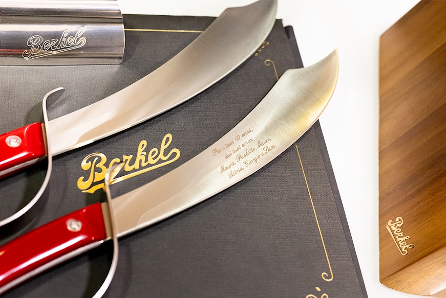 Sabre a champagne Elegance acciaio con manico rosso Berkel