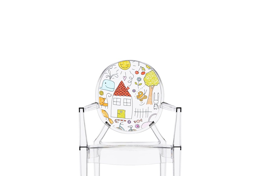 Sedia Lou Lou Ghost trasparente con casa Kartell