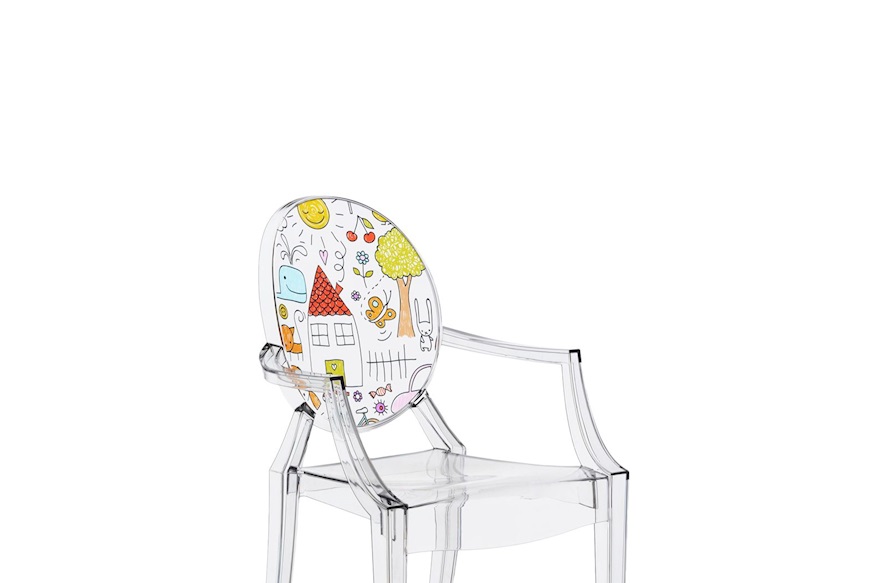 Sedia Lou Lou Ghost trasparente con casa Kartell
