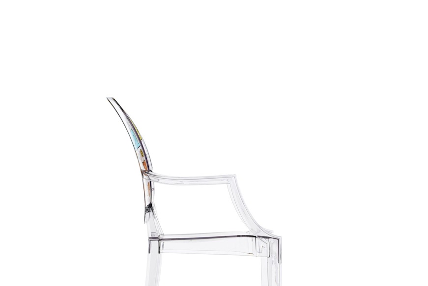 Sedia Lou Lou Ghost trasparente con casa Kartell